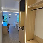 ホテル Olympic Village & 4*