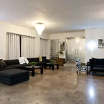 Olympic Village & ホテル 4*
