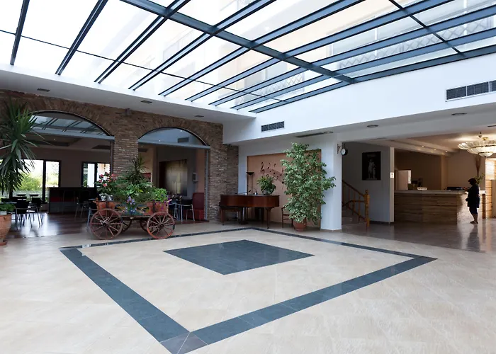 Olympic Village & ホテル