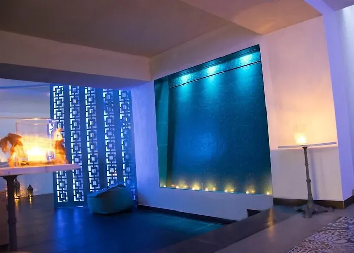 Olympic Village & ホテル